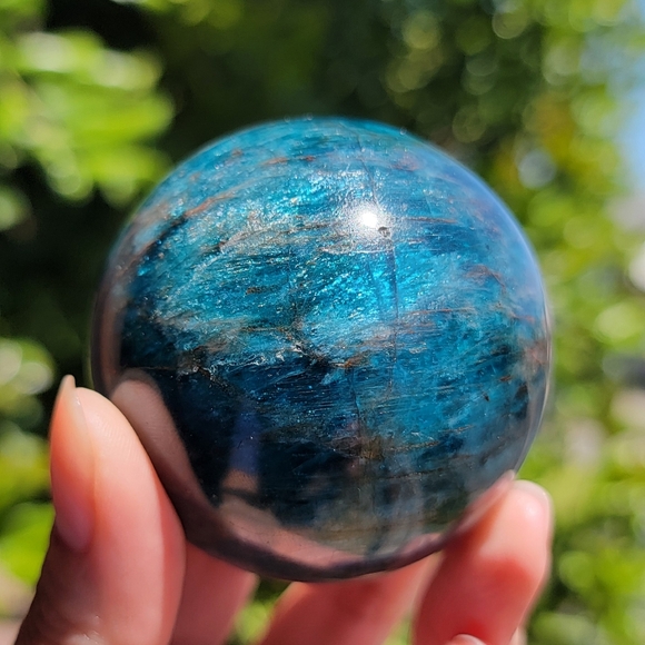 NEW 2.5" (64MM) BLUE APATITE SPHERE WITH ASTERISM - Picture 6 of 8